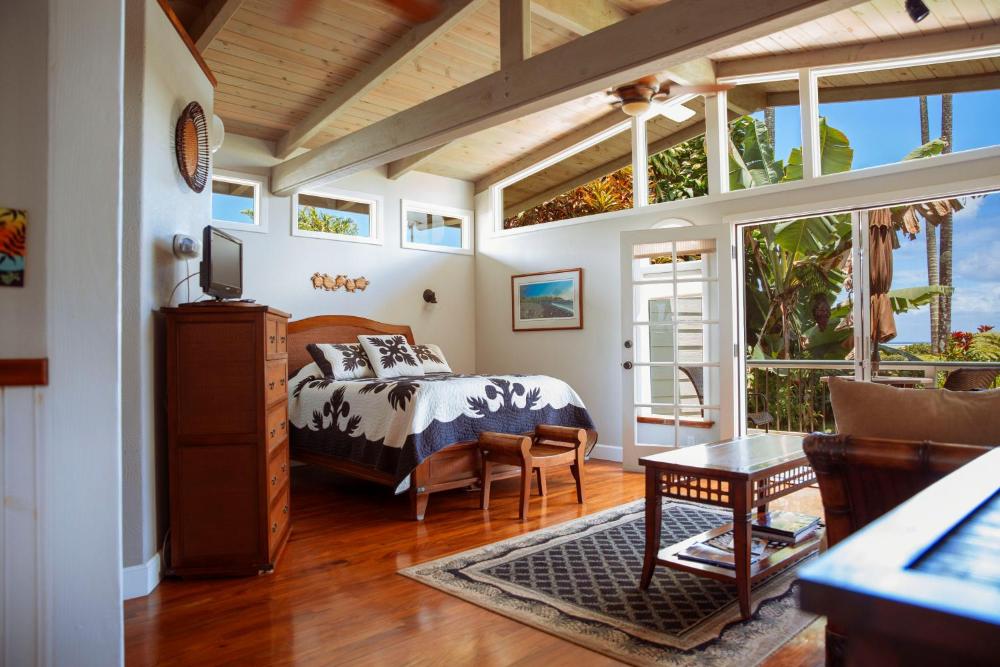 Deluxe Suite with Sea View interior